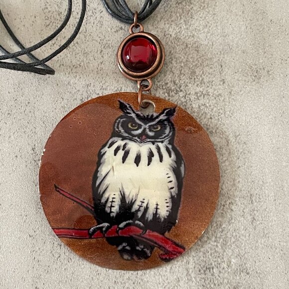 Hand Crafted Owl Pendant Natural Round Shell Black Cord Necklace Adjustable - Picture 2 of 6